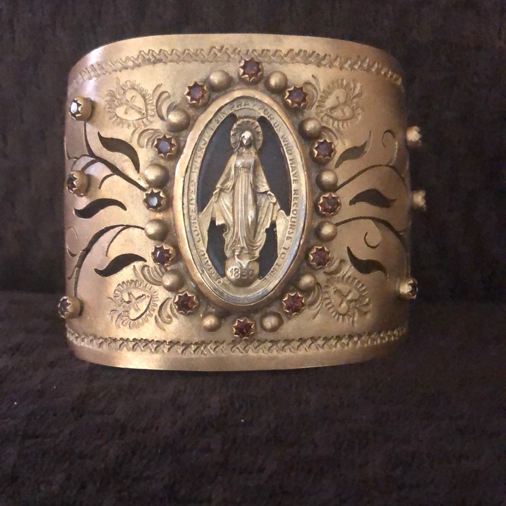 Virgins Saints & Angels Miraculous Mary